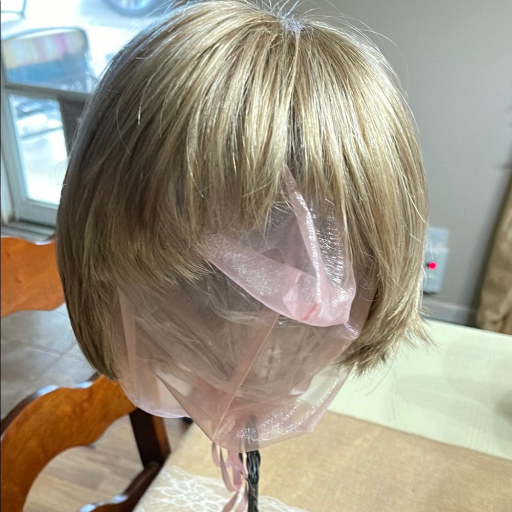 Gabor flexlite Stylish Blonde Wig